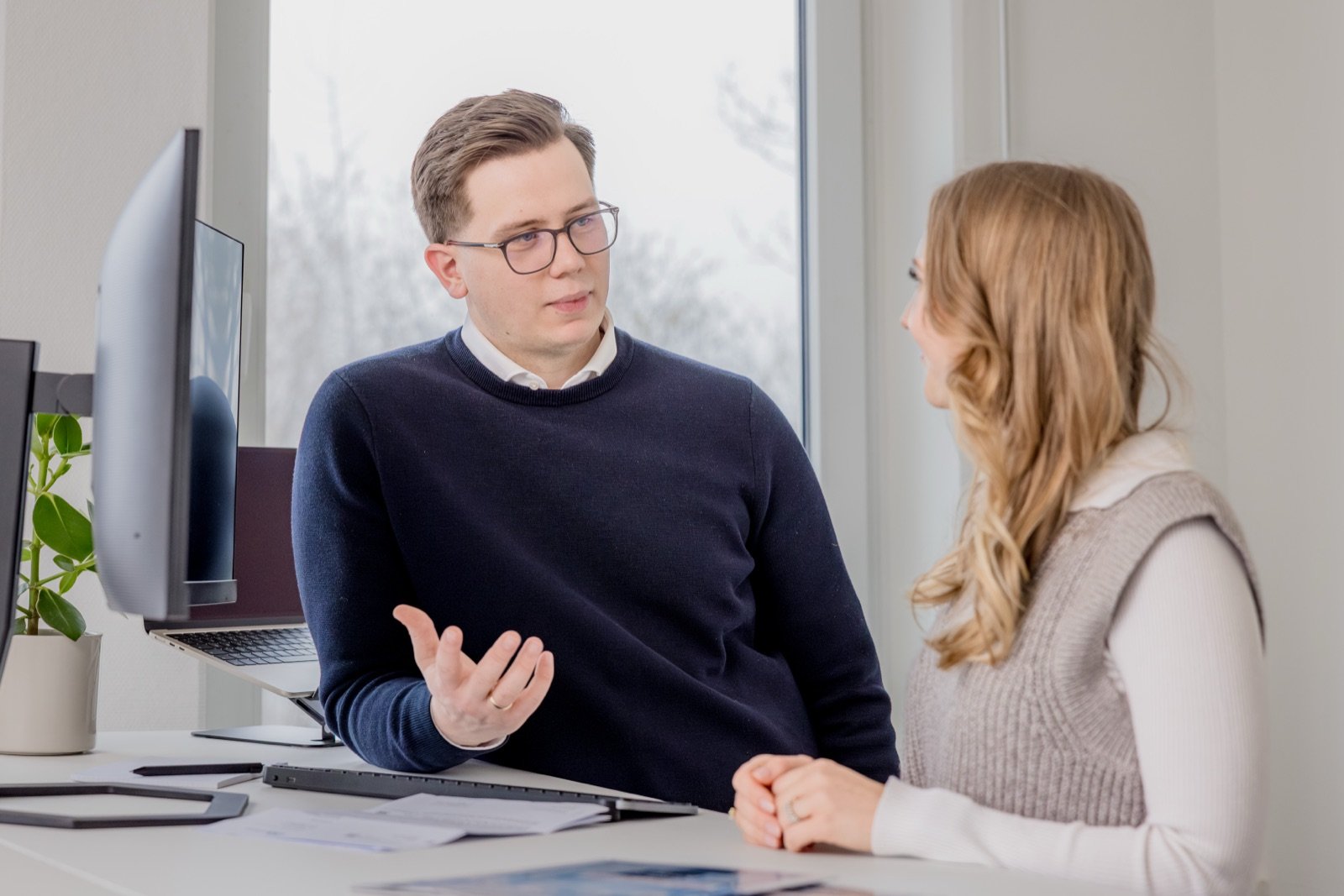 Beratungsgespräch bei der Online Marketing Berg GmbH